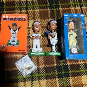 Mets bobble heads and pin